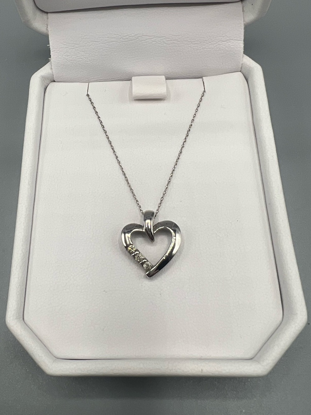 Vintage Y2K 10K White Gold Diamond Heart Necklace Pendant 0.10 CTW Certified